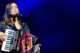 Julieta Venegas conducirá docu-reality sobre Charly García