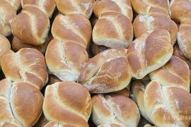 Los consumidores prefieren pan fresco y tradicional de panaderías locales.