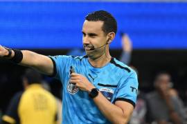 César Arturo Ramos no podrá dirigir algunos de los partidos más importantes del torneo, pues estará actuando en el lejano oriente.