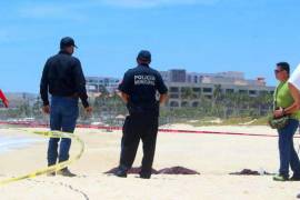 Ola gigante se ‘tragó’ a dos mujeres que caminaban por playa de Los Cabos