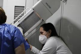 Autoridades de salud mantienen activo el programa de mastografías para facilitar la detección oportuna del cáncer de mama.