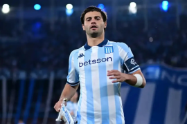 Santiago Sosa, es un jugador de 26 años que destaca por su versatilidad, ya que puede desempeñarse como defensa central, pivote o mediocentro; es el objetivo de los Rayados.