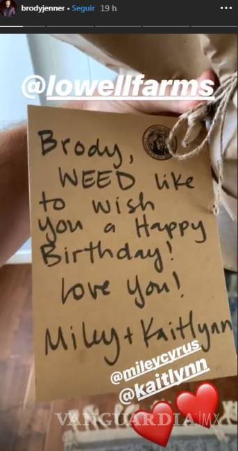 $!Miley envía ramo de marihuana a ex novio de Kaitlynn Carter como regalo de cumpleaños