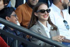La actriz acudió a un partido de futbol sin compañía tras el rumor sobre su supuesta separación