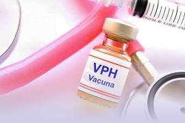 La vacuna protege contra nueve tipos del virus del papiloma humano, incluyendo aquellos asociados al desarrollo de cáncer y verrugas genitales.