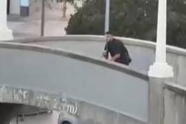 Naveed Akram, de 24 años, el joven sospechoso de disparar el domingo junto a su padre contra un acto de celebración de la comunidad judía en Sídney, salió del coma.