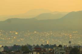 Advierten que el incremento de contingencias por ozono, calor extremo y contaminación rebasó a las grandes metrópolis y ya golpea a ciudades industriales y fronterizas.