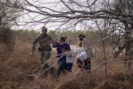 Biden insta a México a hacer más para detener la migración