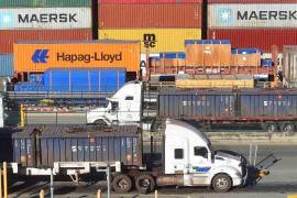 El contrabando de combustible norteamericano era controlado por 30 agentes aduanales, reveló la propia autoridad.