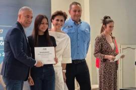 Los estudiantes seleccionados para la generación 2026-2027 recibieron sus reconocimientos durante la ceremonia del programa El Valor de Educar.