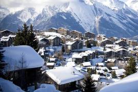 En los Alpes, desde el sábado se han acumulado de 30 a 50 cm de nieve en las cotas de 3 mil/3 mil200 metros dependiendo de los macizos.