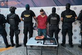 Policías municipales aseguraron a un hombre armado tras un enfrentamiento en la colonia Jardines del Río.