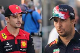 Derecha, Charles Leclerc piloto de la escudería Ferrari. Izquierda, Sergio Pérez piloto de la escudería Red Bull.