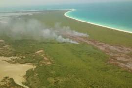 Incendio en Holbox reaviva conflicto entre pobladores por su explotación turística