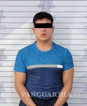 $!Eduard Brian, detenido en la colonia Valle Dorado con más de 500 gramos de mariguana, fue señalado como distribuidor de droga mediante redes sociales; su arresto derivó en el cateo que reveló una mayor cantidad del estupefaciente.