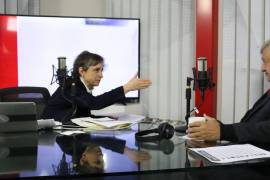 Andrés Manuel Lopez Obrador, siendo presidente electo de Mexico, asistió al programa de radio con la periodista Carmen Aristegui.