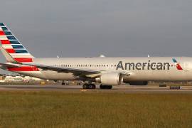 Acusan a American Airlines de discriminación racial