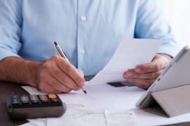 Por cada 20 centavos que el tipo de cambio promedio esté por debajo de lo presupuestado, es decir, que sea menor a 19.30, el gobierno deja de captar 8.3 mil millones de pesos.