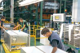 En Ramos Arizpe, Whirlpool produce refrigeradores dúplex para el mercado interno y de exportación.