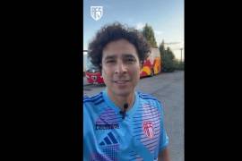 Guillermo Ochoa visitó a sus compañeros, con los que disputará la Temporada 2024-2025 en el Viejo Continente.