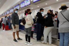 Hugo López-Gatell reconoció que los cuestionarios de salud a viajeros no tienen utilidad alguna, por lo que dejarán de solicitarse en aeropuertos