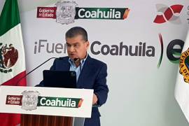 Mandatario. El gobernador Miguel Riquelme reportó una disminución de casos positivos a COVID, en buena medida a la vacunación.
