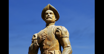 Estatua de Alberto del Canto en Monterrey.