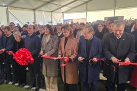 El gobernador Manolo Jiménez corta el listón inaugural del Instituto SIMSA–LUZAC, junto a líderes empresariales y sociales.