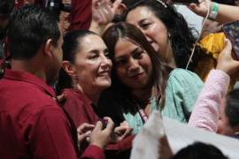 En un primer encuentro con sus simpatizantes en la capital de Quintana Roo, la jefa capitalina bajó de la camioneta blanca en la que se transportaba, para saludar a un grupo de personas