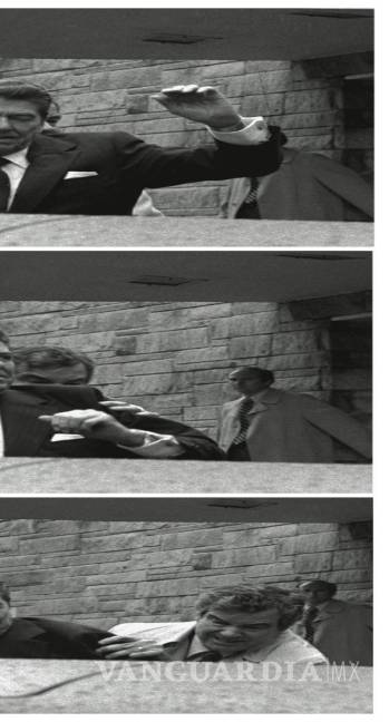 $!El presidente Ronald Reagan saluda a antes de ser empujado a una limusina presidencial por agentes del Servicio Secreto después de recibir un disparo.