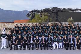 Gala. La foto oficial de los Saraperos de Saltillo rumbo a la Temporada 2022 de la LMB tuvo como escenario el Museo del Desierto en la capital coahuilense.