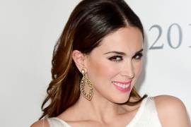 Jacky Bracamontes luce su figura en un bikini