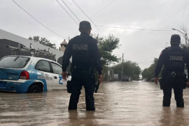 En las recientes jornadas de lluvias, elementos de seguridad y de emergencia apoyaron a automovilistas y habitantes de sectores afectados por inundaciones y escurrimientos.