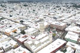 Un paisaje de Saltillo cubierto de nieve en diciembre de 2017, capturado por el fotógrafo Daniel Garza Tobón. La imagen muestra la quietud invernal que transformó la ciudad en un escenario blanco.