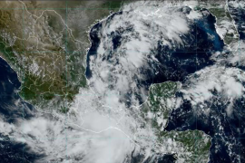 Depresión Tropical Once-E se ha degradado a baja presión remanente, sus remanentes, en interacción con la vaguada monzónica y con una zona de baja presión en el suroeste del golfo de México, mantendrán lluvias intensas.