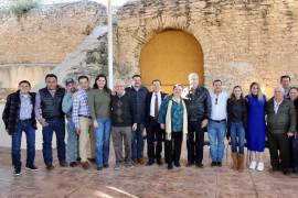 El alcalde José María Fraustro Siller durante la reinauguración del Salón Burócratas, destacando el trabajo en equipo de los empleados municipales.