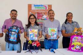 Teresita Escalante Contreras, presidenta honoraria del DIF Municipal, destacó que la campaña fomenta el valor de compartir y la conciencia sobre el reciclaje escolar.