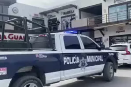 Corporaciones de seguridad desplegaron un operativo en una plaza comercial del sector Viñedos, tras el reporte de un robo a cuentahabiente.