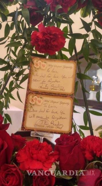 $!J.K. Rowling envió flores a funeral de víctima en Orlando