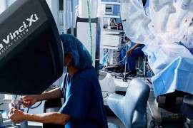 El robot Da Vinci Xi permite a los cirujanos controlar al 100% los instrumentos y la cámara, ofreciendo procedimientos más precisos y seguros para los pacientes.