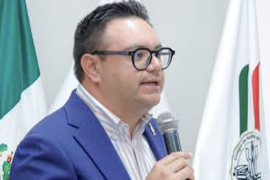 Salvador Sánchez Ávila, presidente del Colegio de Notarios Públicos de Torreón, anuncia nuevas medidas para fortalecer la seguridad jurídica en el sector inmobiliario.