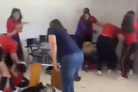 La psicóloga e investigadora Karla Valdés advirtió sobre la necesidad de fortalecer la supervisión adulta y la regulación emocional en adolescentes ante casos de violencia escolar.