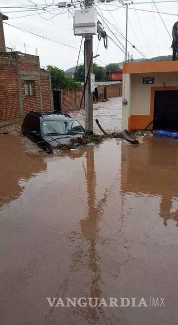 $!Se desborda arroyo en Jalisco; decenas de casas se inundan