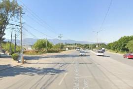 Vecinos de la calle Petra Siller, cerca del bulevar Eulalio Gutiérrez Treviño, externaron su preocupación ante la aprobación de nuevos complejos habitacionales y comerciales que podrían incrementar el riesgo de inundaciones en la zona norte de Saltillo.