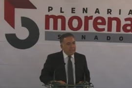 Enrique Inzunza en su reparación en el senado