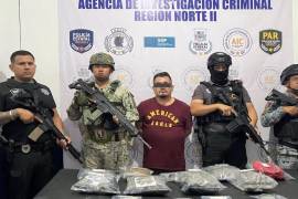 Agentes de Investigación Criminal ejecutaron la orden de cateo en un domicilio del fraccionamiento Cedros y aseguraron cinco paquetes con aproximadamente 2.5 kilogramos de presunta marihuana, en Acuña.