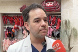Humberto Baca, director de la clínica veterinaria Pets Care, explicó que Rocky recibió atención médica especializada desde su ingreso y atribuyó su fallecimiento a un síndrome inflamatorio generalizado derivado de las lesiones que sufrió.