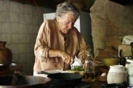 Diana Kennedy murió en en Zitácuaro, Michoacán a los 99 años, dedicó su vida a aprender de las cocinas tradicionales en México.