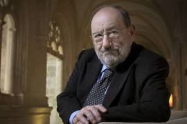 Umberto Eco: Redes sociales son la &quot;invasión de los necios&quot;