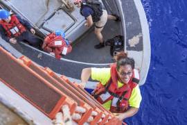 Rescatan a dos mujeres después de estar cinco meses a la deriva en el océano